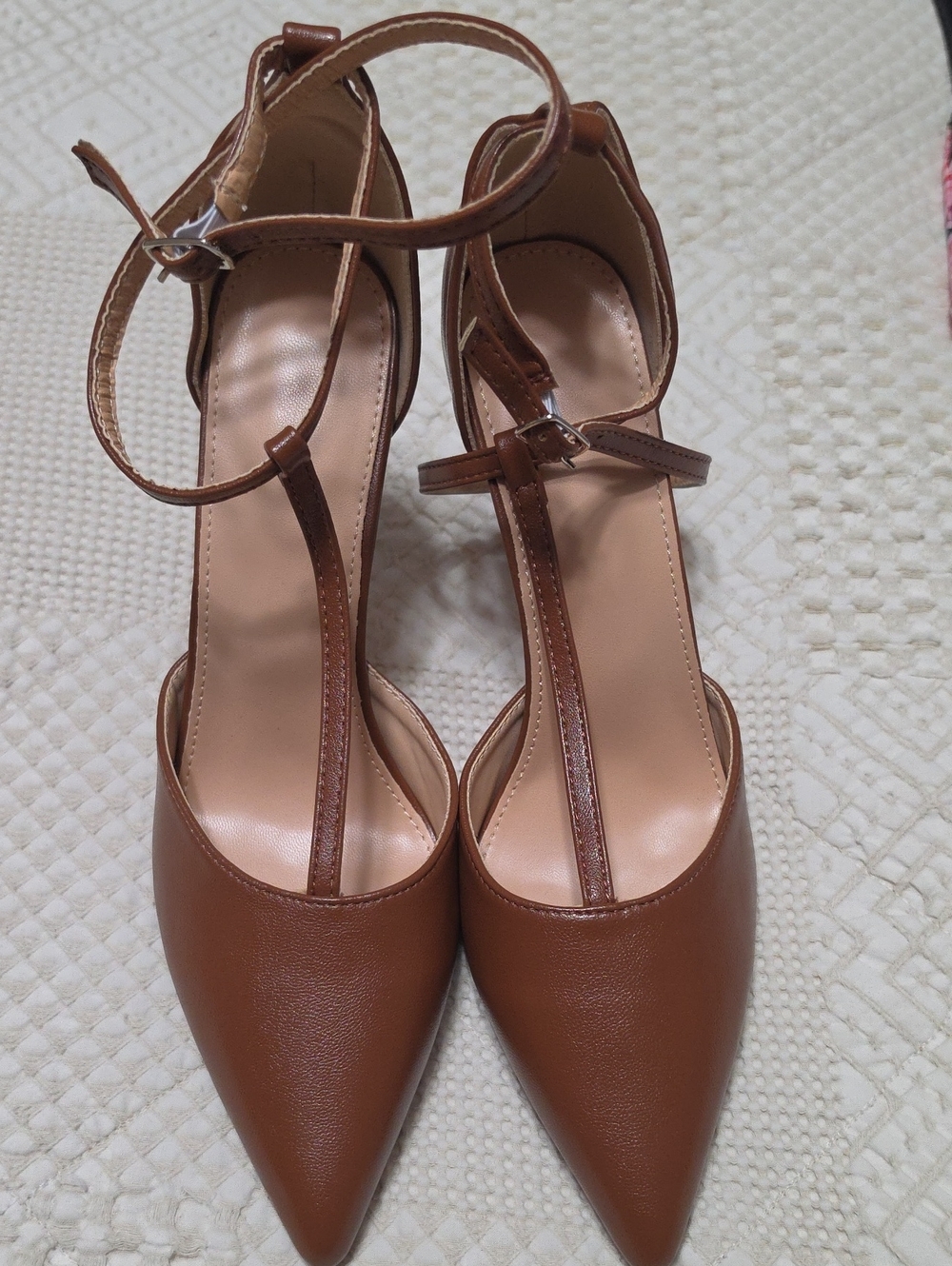 Women's T-Strap Pointed Toe Heels in Brown NWOT